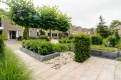 Strakke-tuin-met-verhoogde-borders-12